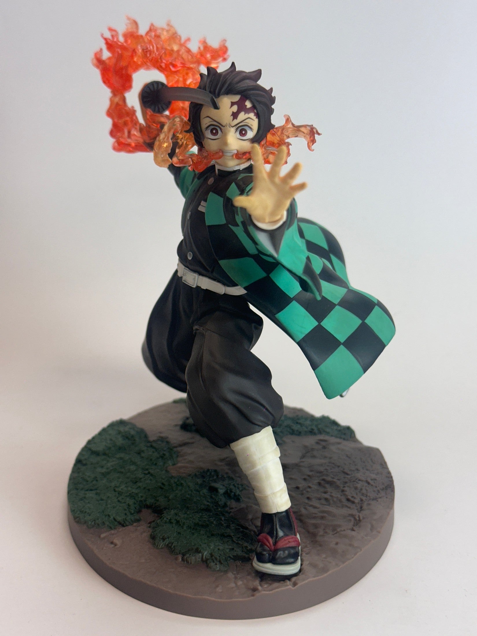 DEMON SLAYER FIGURA TANJIRO KAMADO EXCEED FURYU MUY BUEN ESTADO