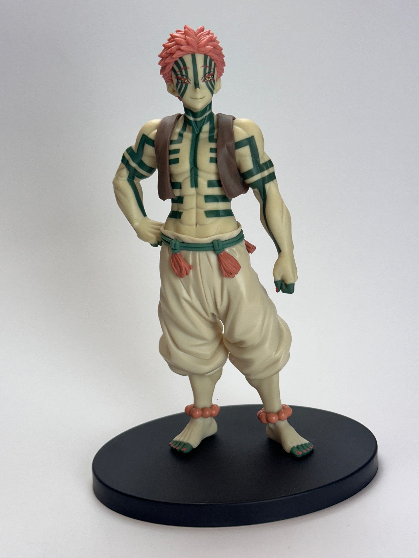FIGURA KIMETSU NO YAIBA AKAZA VOL. 5 VER. SEPIA MUY BUEN ESTADO Banpresto Otaku Village