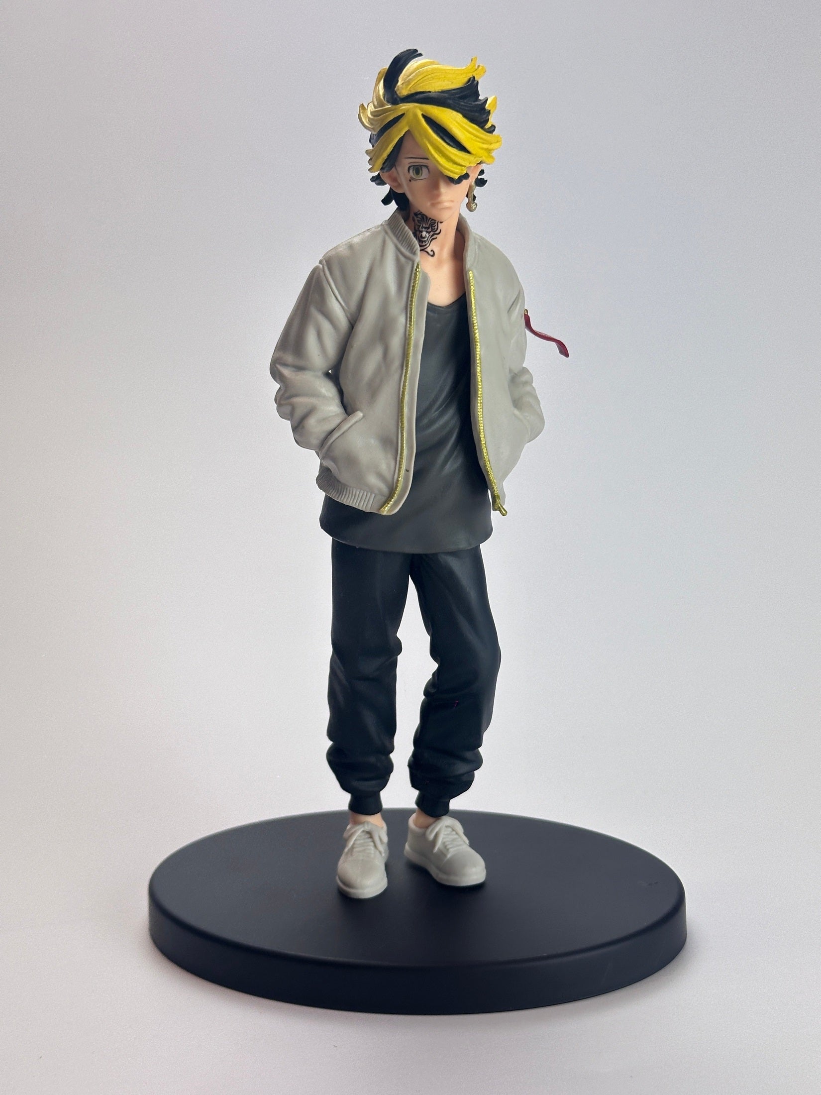 FIGURA TOKYO REVENGERS KAZUTORA HANEMIYA BANPRESTO MUY BUEN ESTADO