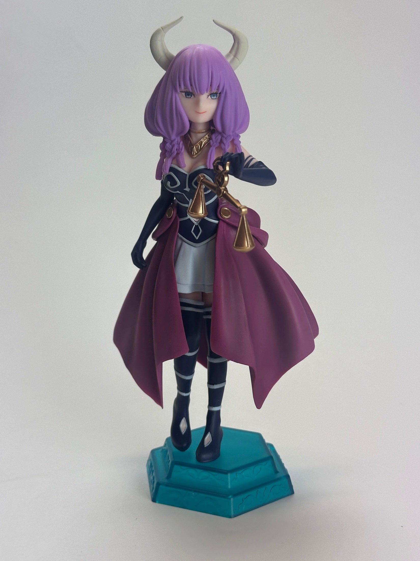 FRIEREN BEYOND JOURNEY'S END FIGURA DESKTOP X DECORATE COLLECTIONS SEGA AURA THE GUILLOTINE MUY BUEN ESTADO Sega Otaku Village