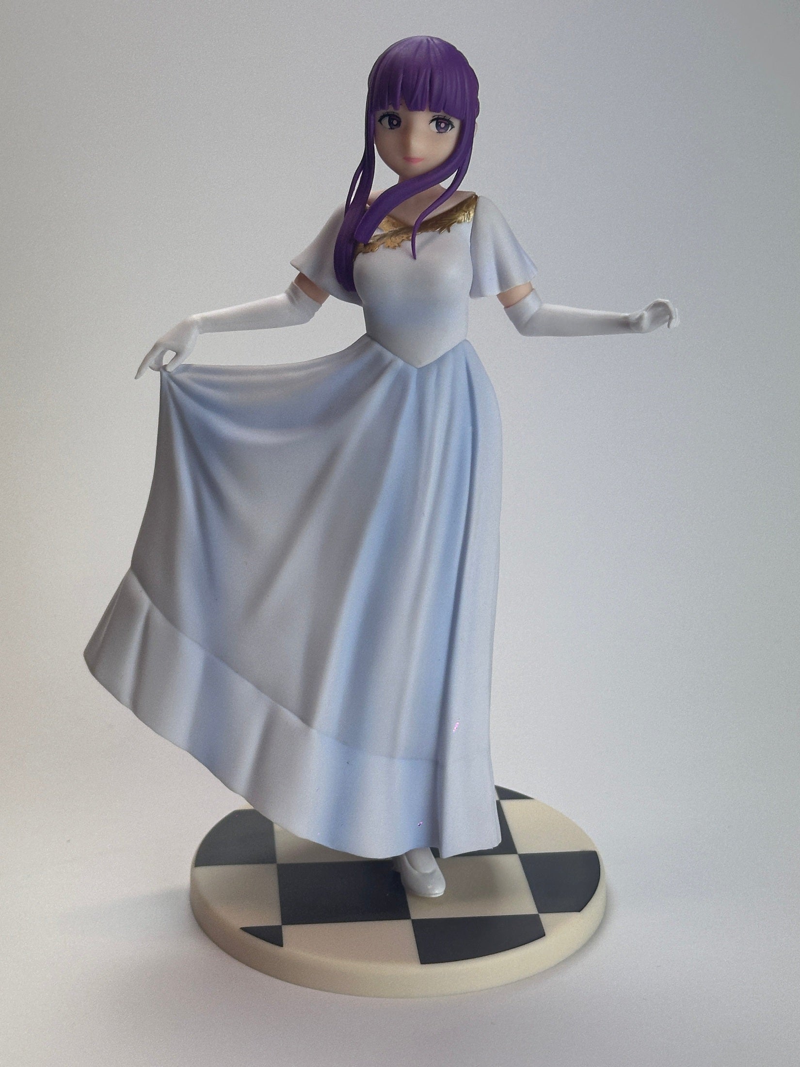 FRIEREN BEYOND JOURNEY'S END FIGURA FERN “BALL AT FORLICH” SEGA LUMINASTA MUY BUEN ESTADO Sega Otaku Village