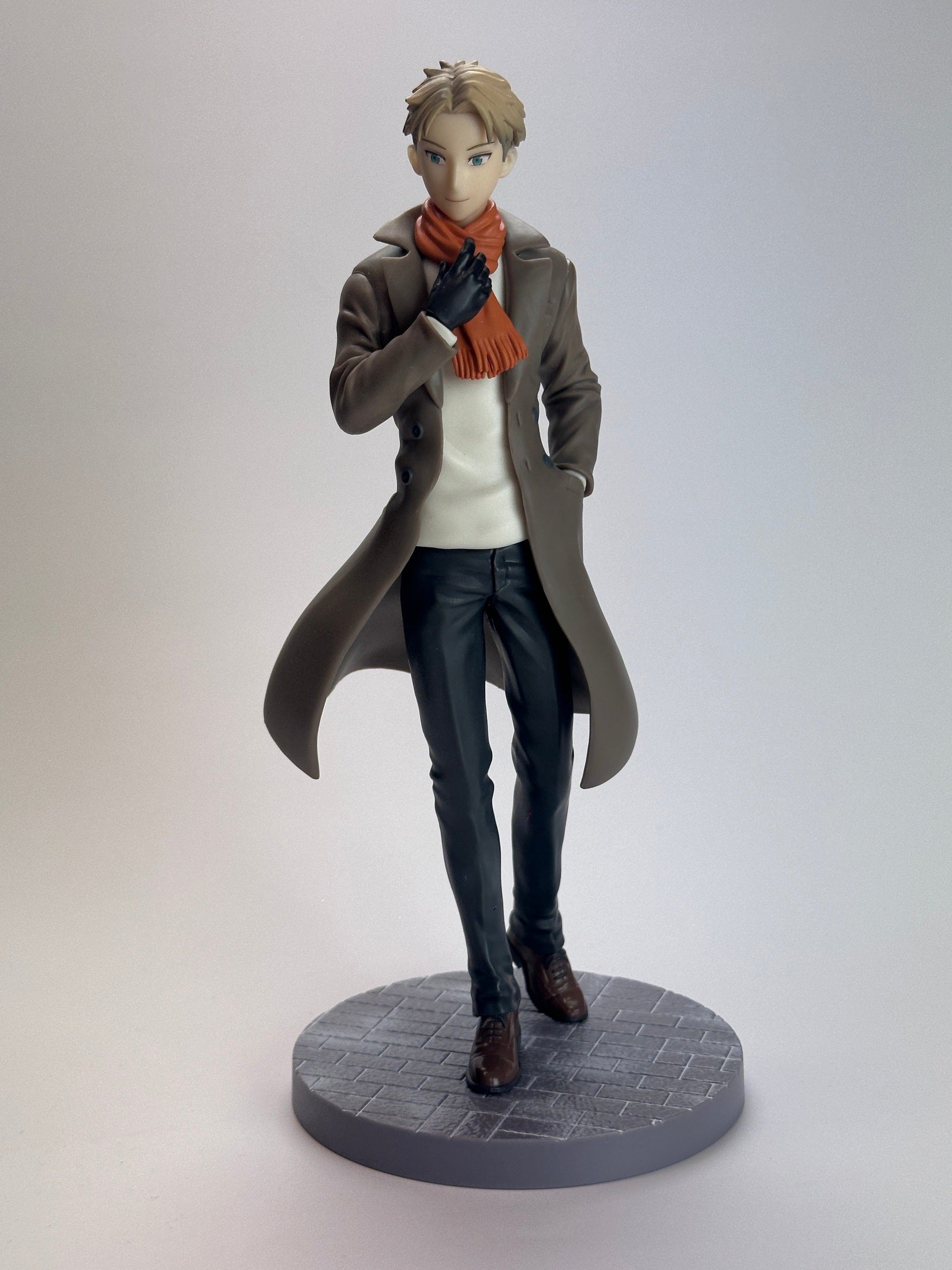SPY X FAMILY FIGURA THE MOVIE SPY×FAMILY CODE: WHITE LUMINASTA LOID FORGER MUY BUEN ESTADO Sega Otaku Village